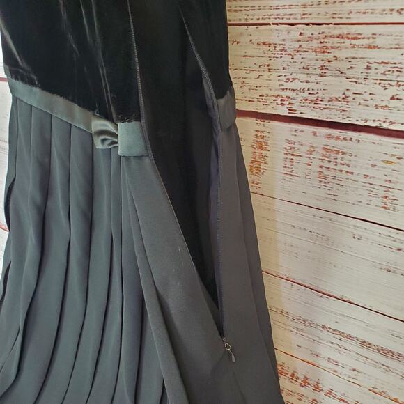 Laundry by Shelli Segal Black Fairy Goth Dress 14 Velvet Top Rayon Pleated Skirt - Picture 6 of 14